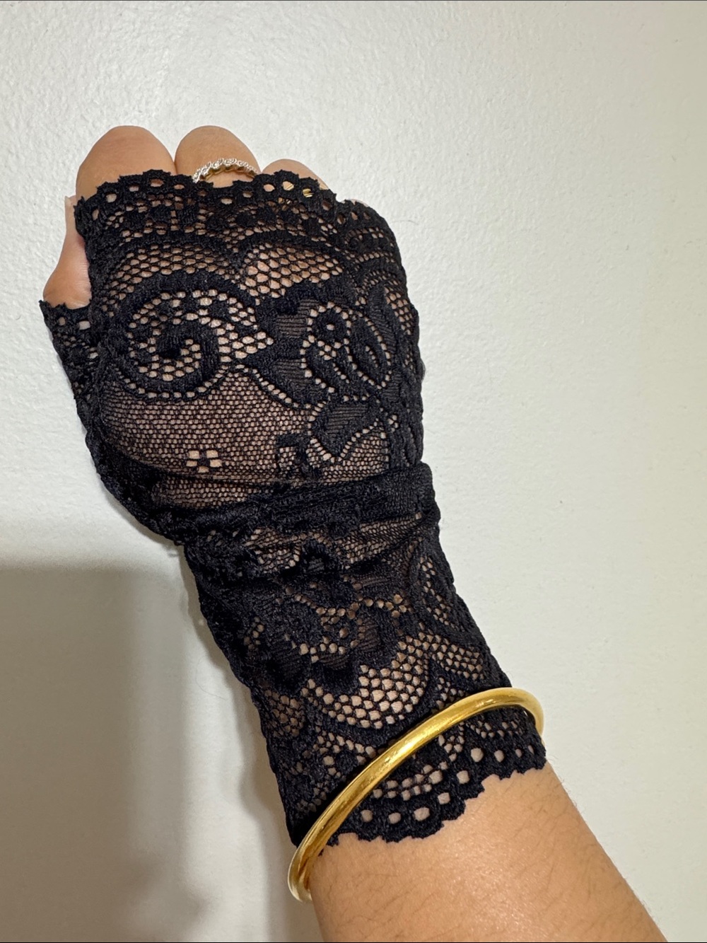 Black Lace Fingerless Gloves - Elegant Women's Accessory